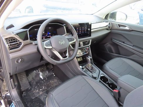 New 2026 Volkswagen Taos SE image 20