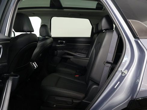 Used 2023 Kia Sorento SX image 11