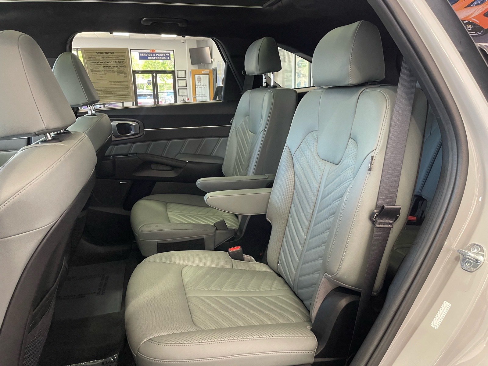 Used 2024 Kia Sorento SX Prestige w/ Sage Leather Package AWD/4WD image 34