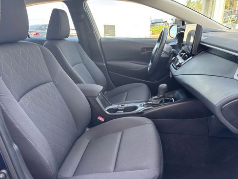 Used 2025 Toyota Corolla LE image 34