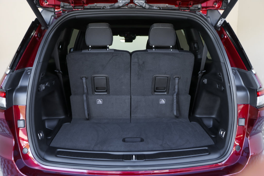 Used 2025 Jeep Grand Cherokee L Laredo w/ Luxury Tech Group I RWD image 9