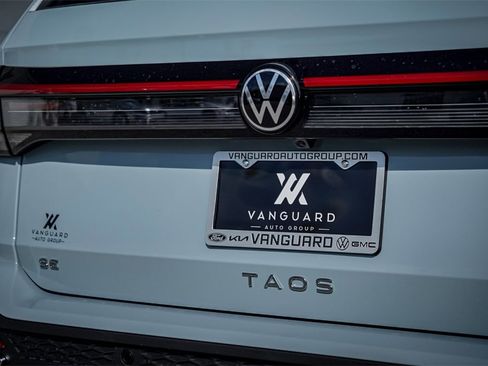 New 2026 Volkswagen Taos SE image 10
