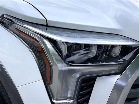 Used 2025 Toyota Tundra Limited AWD/4WD image 26