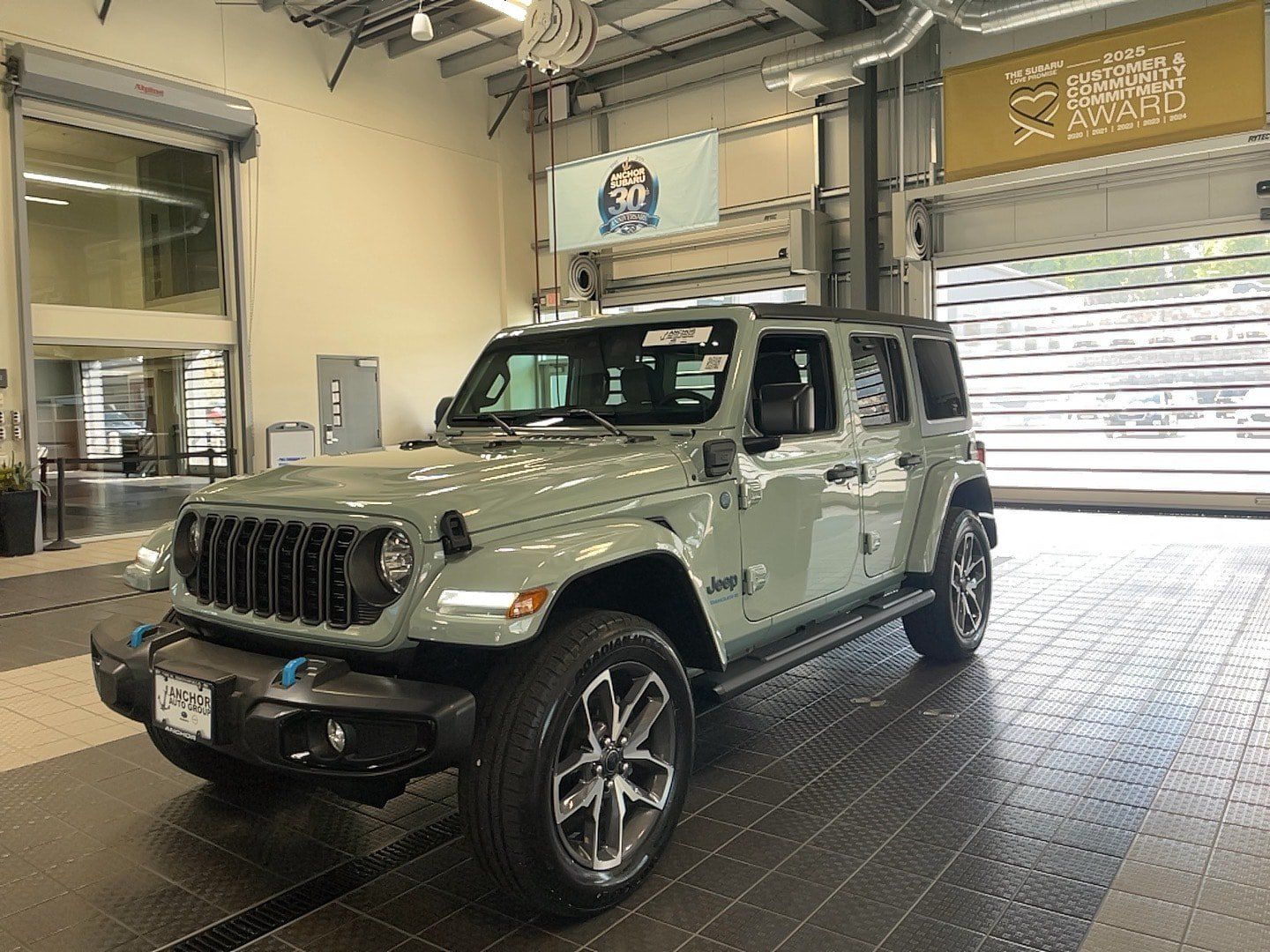 Used 2024 Jeep Wrangler Unlimited w/ Convenience Group AWD/4WD image 3