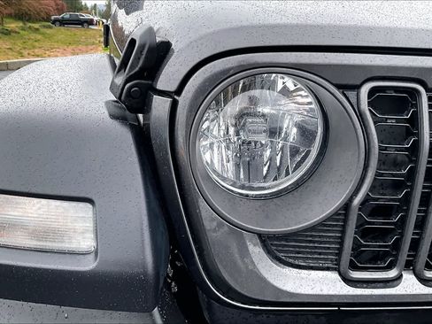 Used 2024 Jeep Wrangler Unlimited Sport AWD/4WD image 31