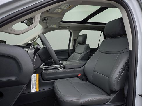 New 2025 Ford Expedition Active image 16