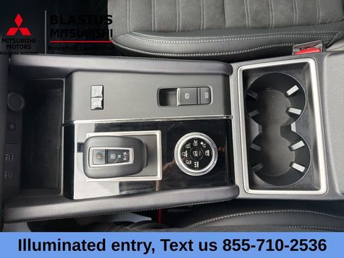 Used 2023 Mitsubishi Outlander 4WD Plug-In Hybrid image 27