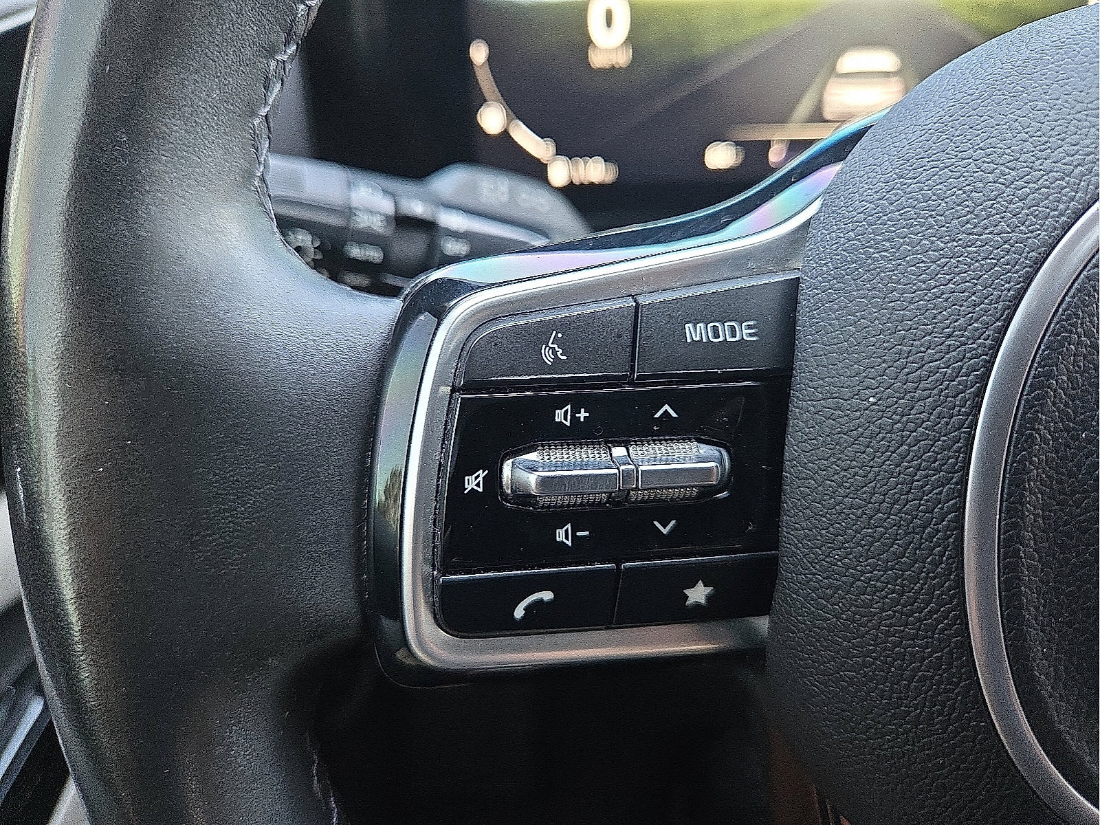 Used 2022 Kia Carnival SX Prestige FWD image 19