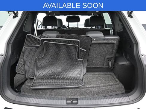 Used 2023 Volkswagen Tiguan SE R-Line image 32