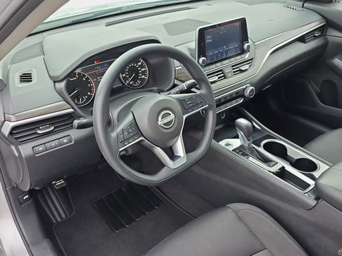 Used 2024 Nissan Altima 2.5 SV image 15