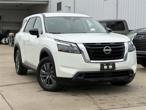 Used 2024 Nissan Pathfinder S w/ Cargo Package image 2