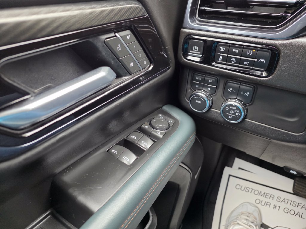 Used 2025 GMC Yukon AT4 AWD/4WD image 34