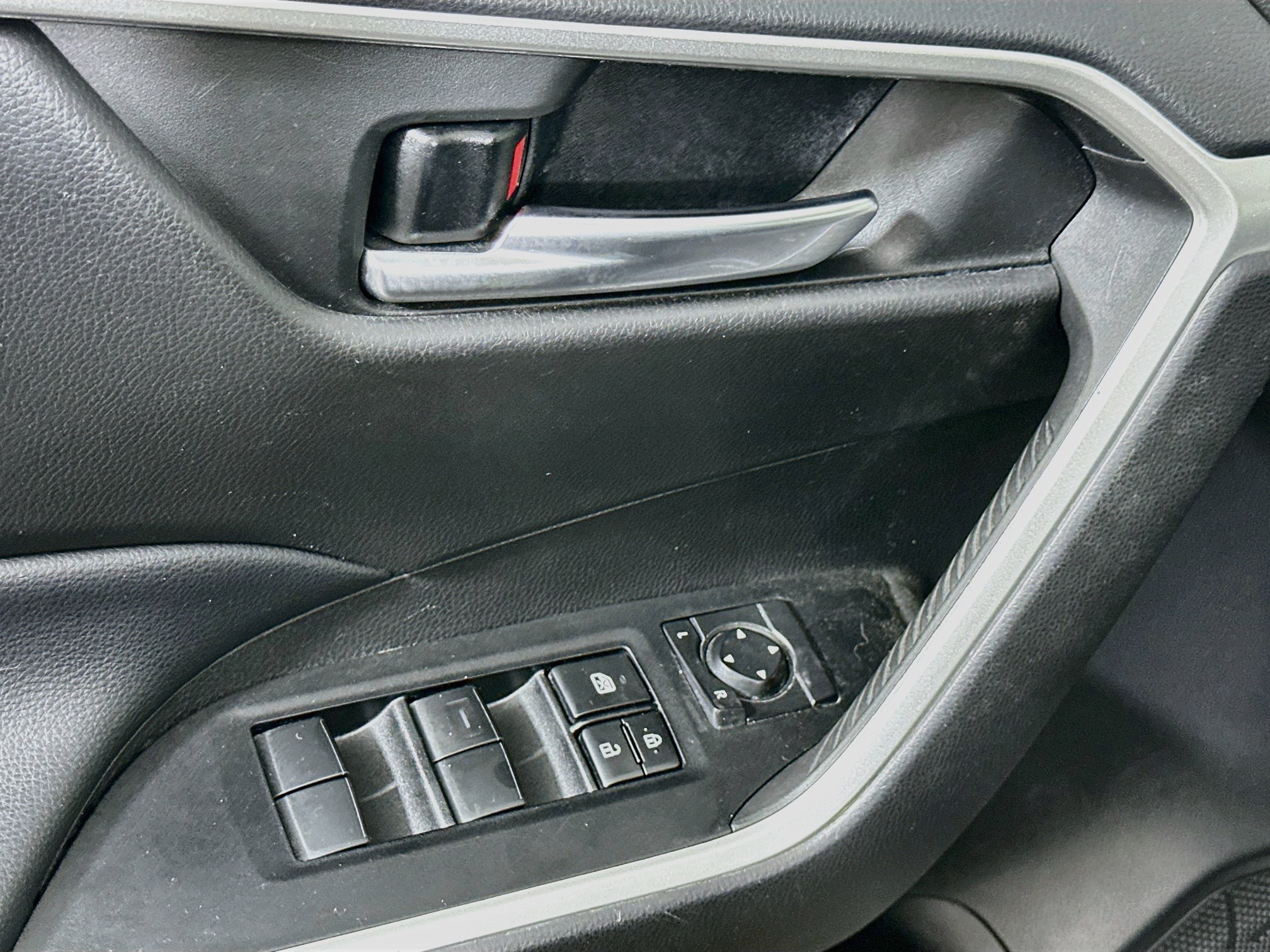 Used 2021 Toyota RAV4 XLE FWD image 15