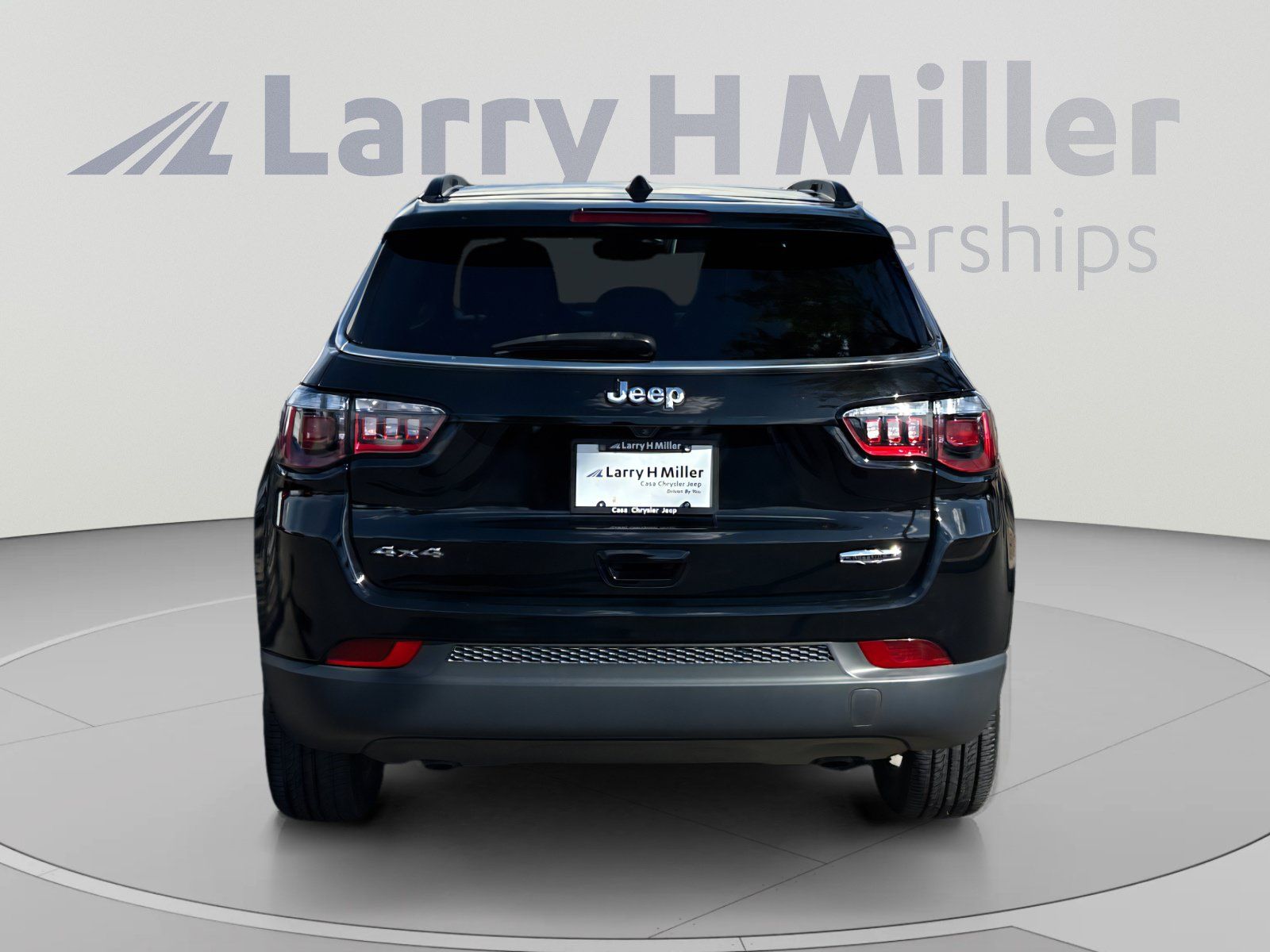 Used 2023 Jeep Compass Latitude w/ Sun and Sound Group AWD/4WD image 4