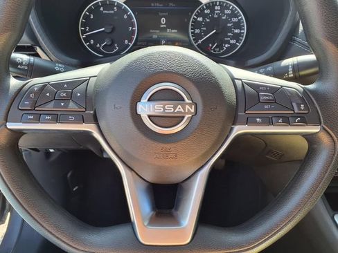 Used 2024 Nissan Sentra SV FWD image 9