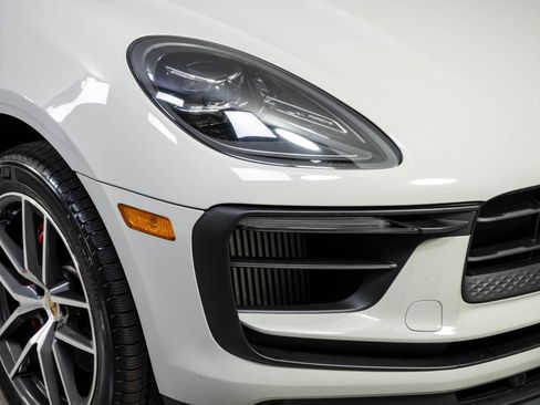 Certified 2024 Porsche Macan S AWD/4WD image 37