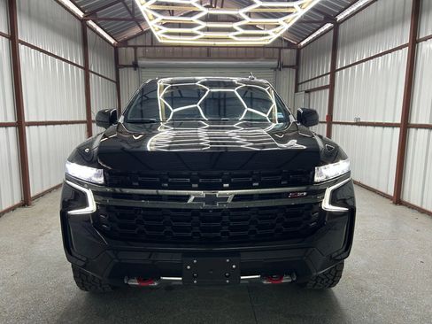 Used 2021 Chevrolet Suburban Z71 w/ Luxury Package image 2