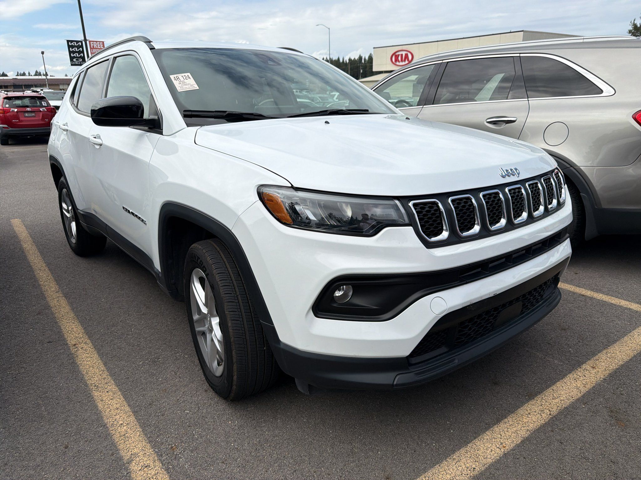 Used 2024 Jeep Compass Latitude AWD/4WD image 2
