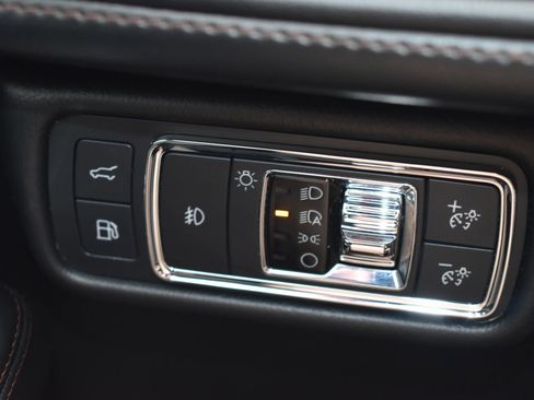 Used 2020 Lincoln Aviator Grand Touring w/ Equipment Group 302A AWD/4WD image 16