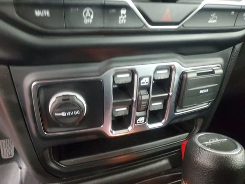 Used 2023 Jeep Gladiator Sport AWD/4WD image 18