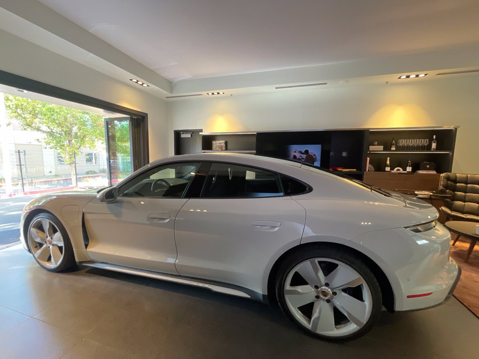 Used 2023 Porsche Taycan RWD image 6