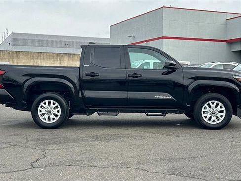 Certified 2025 Toyota Tacoma SR5 AWD/4WD image 6