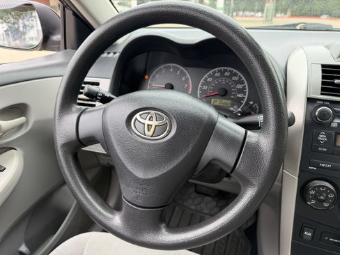 Used 2012 Toyota Corolla L FWD image 23