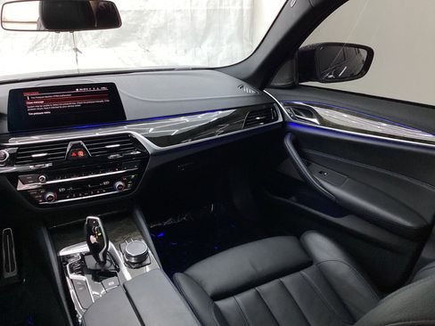 Used 2020 BMW 530i w/ M Sport Package RWD image 27