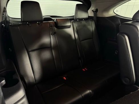 Used 2025 Toyota Highlander XLE image 16