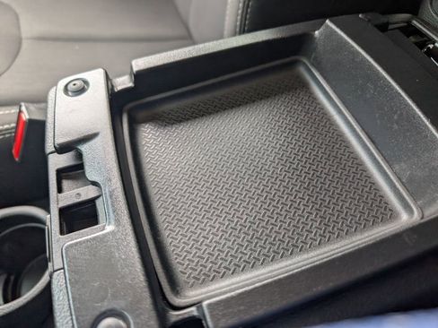 Used 2018 Jeep Wrangler Unlimited Sahara w/ Connectivity Group image 27