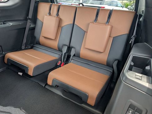 Used 2024 Lexus GX 550 w/ Accessory Package (31) AWD/4WD image 14