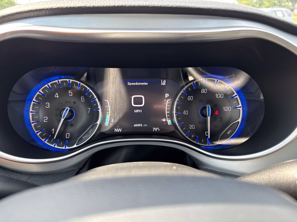 Used 2025 Chrysler Pacifica Limited FWD image 38