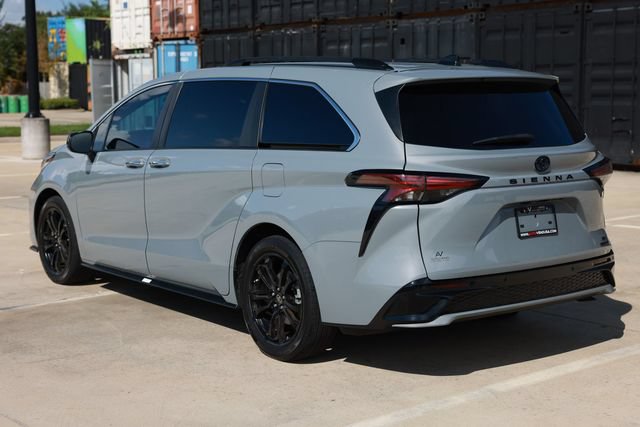 Used 2023 Toyota Sienna XSE FWD image 8