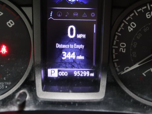 Used 2019 Toyota Tacoma TRD Off-Road image 36