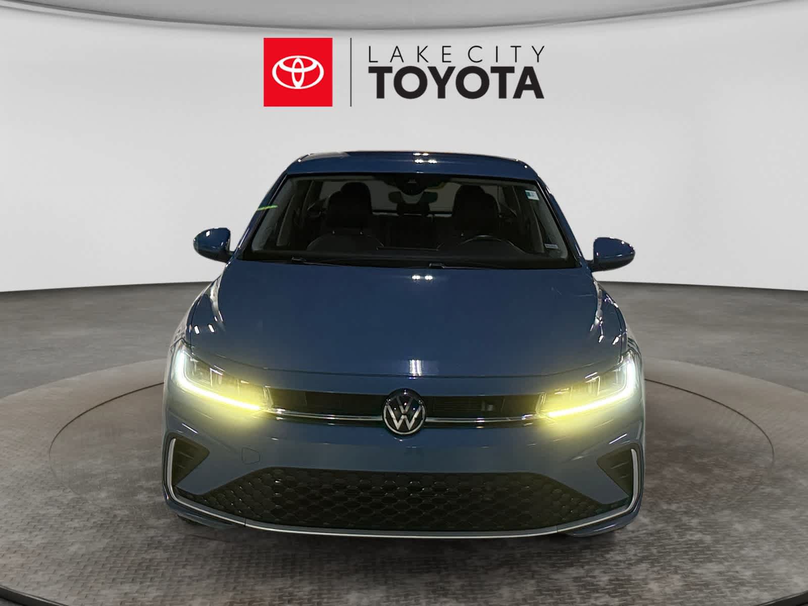 Used 2025 Volkswagen Jetta SE FWD image 14