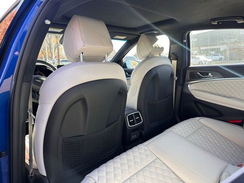 Used 2025 Genesis G70 3.3T Advanced w/ Sport Prestige Package image 18