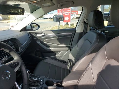 Certified 2023 Volkswagen Jetta SE image 17