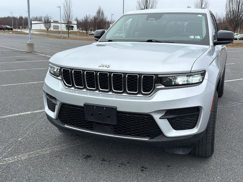 Used 2022 Jeep Grand Cherokee Laredo w/ Luxury Tech Group I image 15