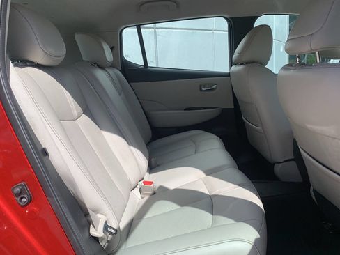 Used 2018 Nissan Leaf SL w/ SL Technology Package image 12