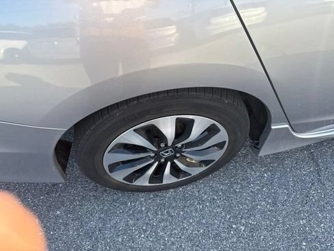 Used 2017 Honda Accord Touring image 7