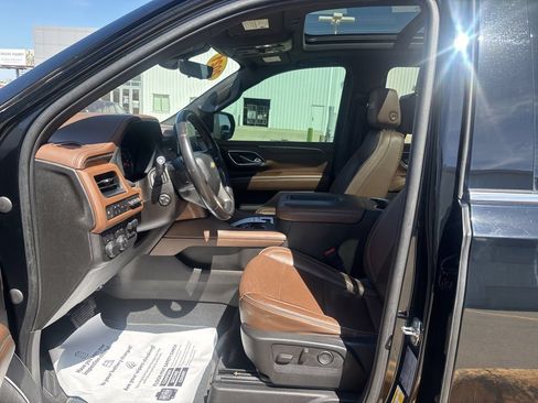 Used 2021 Chevrolet Suburban High Country w/ Premium Package AWD/4WD image 15