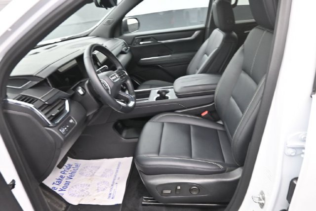 Used 2026 GMC Acadia Elevation w/ Elevation Premium Package FWD image 10