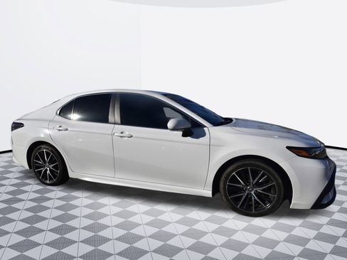 Used 2023 Toyota Camry SE FWD image 4