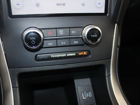 Used 2024 Ford Edge SE image 38