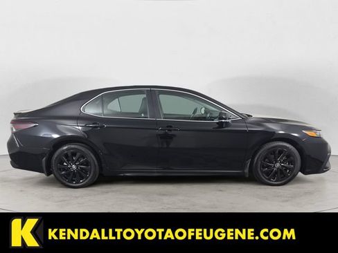 Used 2024 Toyota Camry SE FWD image 4
