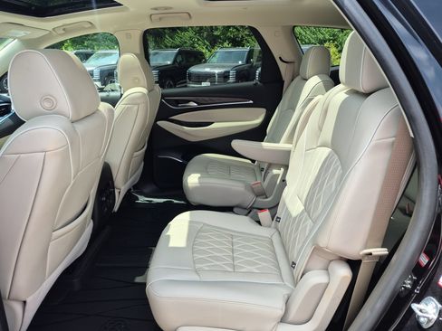 Used 2022 Buick Enclave Avenir w/ Avenir Technology Package AWD/4WD image 27