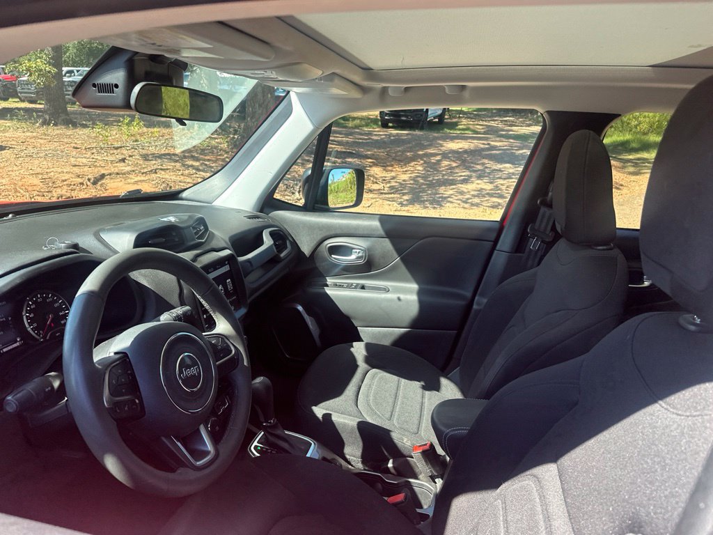 Certified 2022 Jeep Renegade Latitude w/ Sun/Sound Group AWD/4WD image 11
