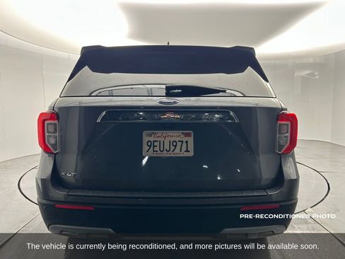 Used 2022 Ford Explorer XLT w/ Equipment Group 202A image 4