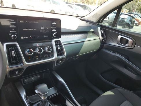 Used 2021 Kia Sorento LX image 25