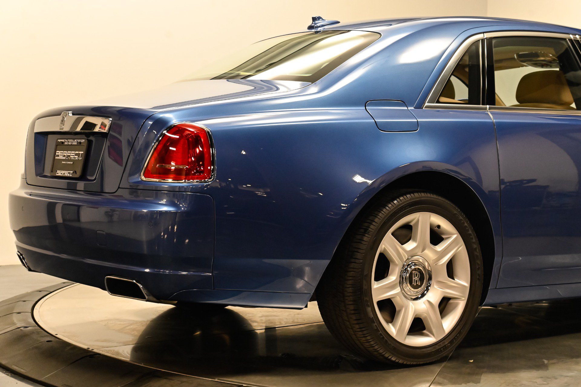 Used 2012 Rolls-Royce Ghost RWD image 40